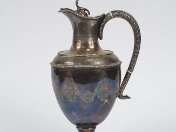 Aiguière en argent de style Directoire. Poids: 600gr