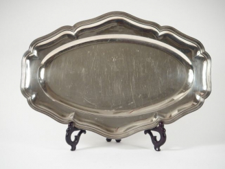 Vente aux enchères Plat à poisson de style Louis XV en argent, poinçon Minerve, modèle à 
