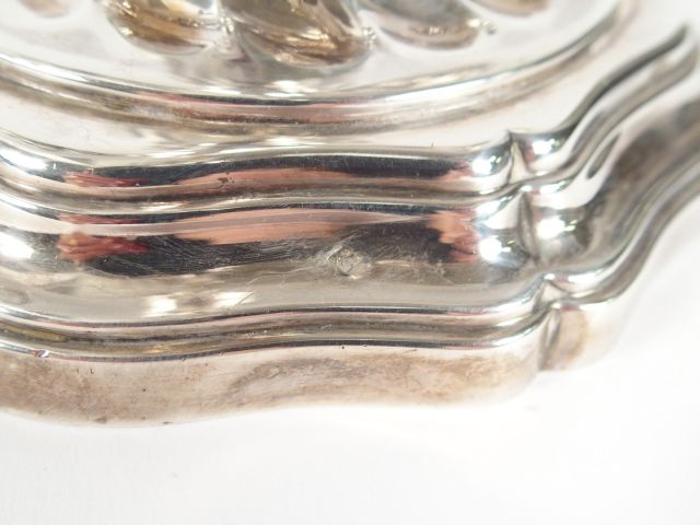 Paire de chandeliers de style rocaille en argent, poinçon Minerve, écl