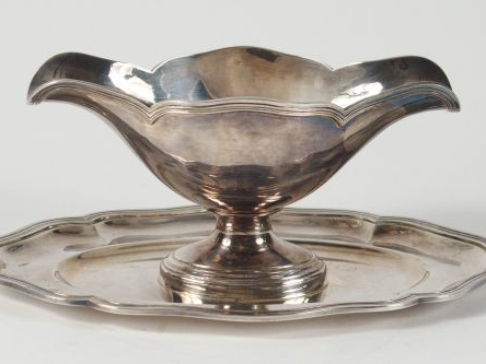 Saucière de style Louis XV en argent, poinçon Minerve, à décor de file