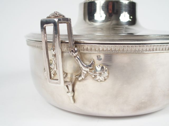 Légumier de style Empire en argent, poinçon Minerve, à décor frise de 