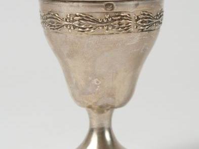 Coquetier de style Louis XVI en argent, poinçon Minerve, à décor d'une