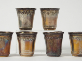 Vente aux enchères Suite de 6 verres à liqueur Napoléon III en argent, poinçon Minerve (e