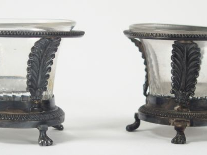 Paire de salerons de style Empire en argent, à décor ajouré de palmett