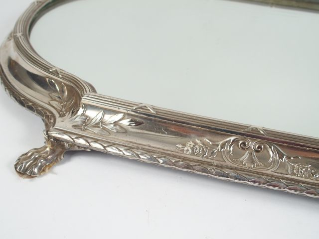 Centre de table à fond de glace de style Louis XVI en métal argenté, à