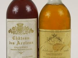 2 BOUTEILLES SAUTERNES : 1 CHÂTEAU DE CARLES 1988 HEP - 1 CHÂTEAU DES 
