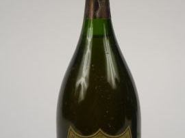 Vente aux enchères 1 BOUTEILLE CHAMPAGNE DOM PERIGON - 1964 - 2 cm SOUS LA COIFFE/COIFFE 