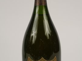 Vente aux enchères 1 BOUTEILLE CHAMPAGNE DOM PERIGON - 1970 - 3 cm SOUS LA COIFFE/COIFFE 