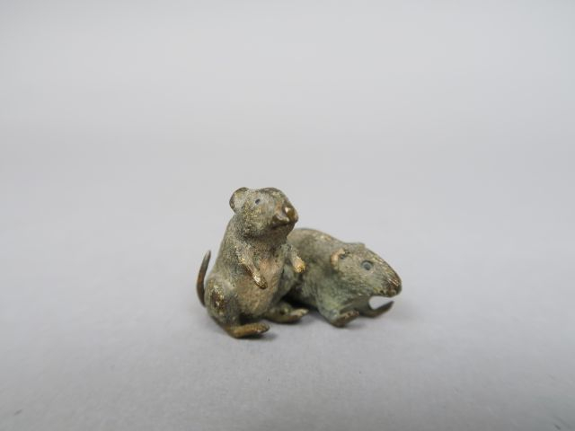 2 petits sujets en bronze polychrome de Vienne 'Souris'