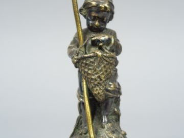 Sujet XIXème en bronze argenté 'le petit pêcheur' H. 14 cm