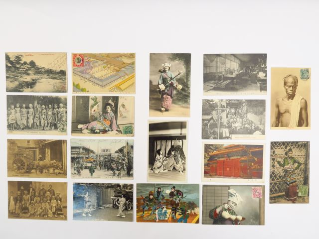 Album "Asie" comprenant environ 365 cartes postales - Japon , Laos , C