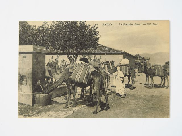 Album "Afrique du Nord - villages" comprenant environ 410 cartes posta