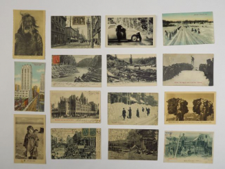 Vente aux enchères Album "Amérique du Nord" comprenant environ 249 cartes postales, 1 rep