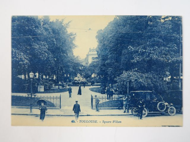 Album "Toulouse" comprenant environ 425 cartes postales