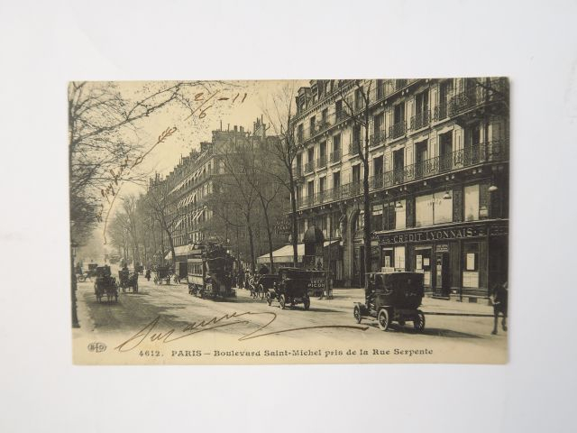 Album "Paris-Arrondissements" comprenant environ 877 cartes postales