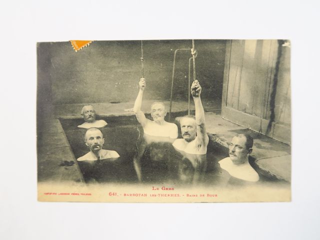 Album "Stations thermales" comprenant environ 182 cartes postales