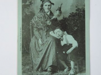 Vente aux enchères Album "Types et Costumes - France" comprenant environ 190 cartes posta