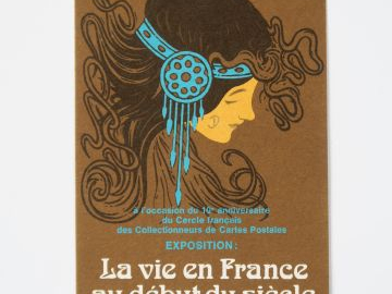 Album "CPM sur CP" comprenant environ 372 cartes postales et 17 reprod