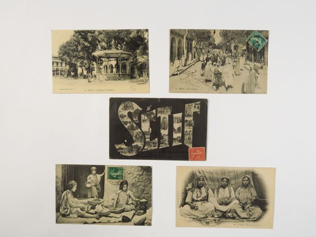 Album comprenant environ 22 cartes postales