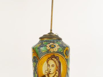 Grande vase cylindrique XVIIème en faïence italienne polychrome, à déc