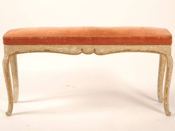 Banquette Louis XV en bois relaqué gris et doré (Sauts de laque) Dim. 