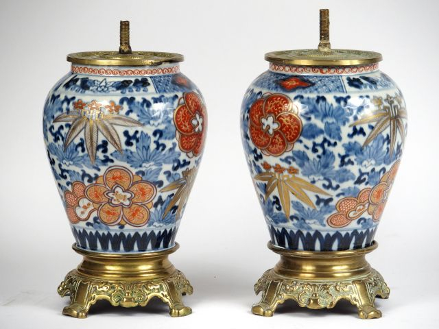 Paire de vases XIXèe en porcelaine d'Imari, montés en lampe H. 26,5 cm