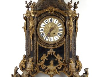 Grand cartel de style Louis XIV en marqueterie Boulle, très riche orne