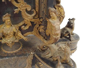 Grand cartel de style Louis XIV en marqueterie Boulle, très riche orne