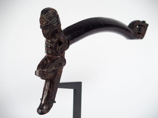 Perchoir à oiseaux (mutu kaka), Maori, Nouvelle Zélande Bois dur à pat