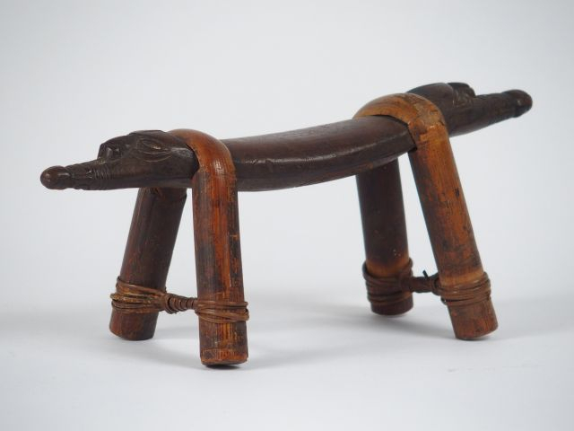 Appuie-nuque, Iles Schouten, Papouasie Nouvelle-Guinée  Bois dur à pat