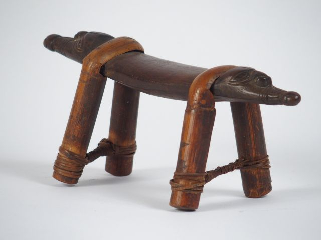 Appuie-nuque, Iles Schouten, Papouasie Nouvelle-Guinée  Bois dur à pat