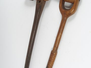 Instruments agraires, Nouvelle-Calédonie ( ?) Bois dur à patine brune,
