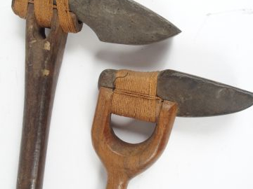 Instruments agraires, Nouvelle-Calédonie ( ?) Bois dur à patine brune,