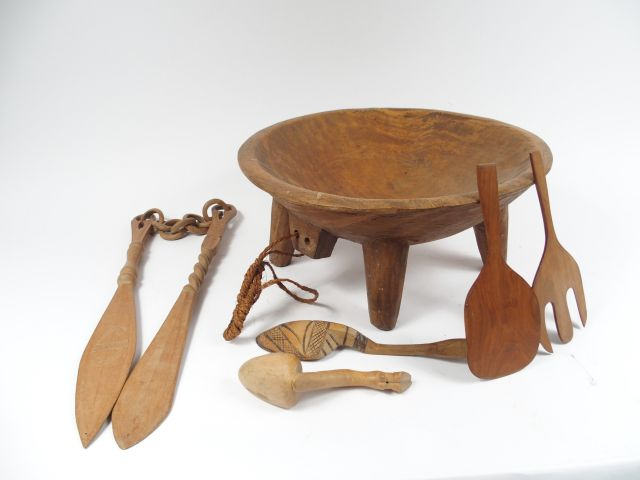 Coupe reposant sur quatre pieds, Iles Fidji Bois dur à patine brune, f