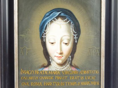 Ecole italienne "Vierge au visage paré de perles". Huile sur toile 42 