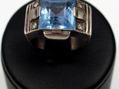 Bague Art Déco en argent, ornée d'une pierre synthétique. TDD : 51 Poi