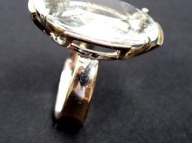 Bague en or blanc, ornée d'une aigue marine. TDD : 50 Poids tel : 7,33