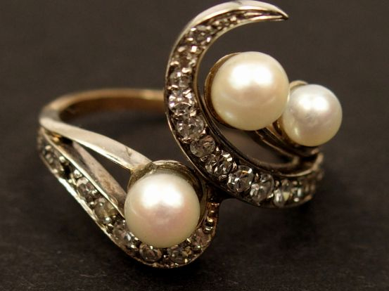 Bague Napoléon III en or jaune et or blanc, ornée de 3 perles, de diam