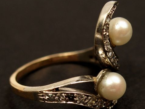 Bague Napoléon III en or jaune et or blanc, ornée de 3 perles, de diam