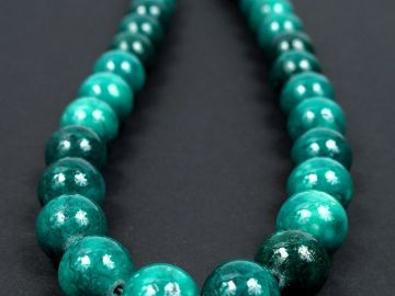 Collier de perles en malachite. 60cm