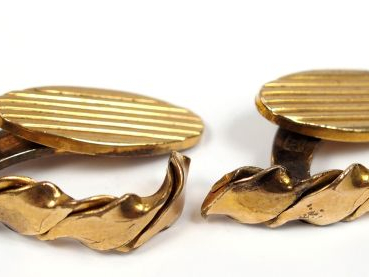 Lot comprenant 4 différentes paires de boutons de manchettes en plaqué