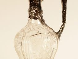 Aiguière Napoléon III de style Louis XVI en cristal gravé et argent, p