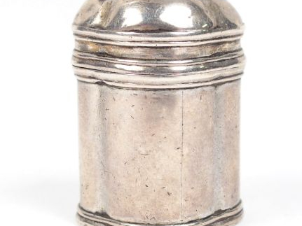 Boite à cire en argent XVIIIème. Poids : 38 g