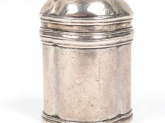 Vente aux enchères Boite à cire en argent XVIIIème. Poids : 38 g