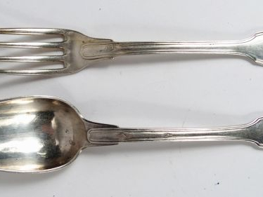 4 couverts à dessert en argent, poinçon Vieillard, modèle à filet, arm