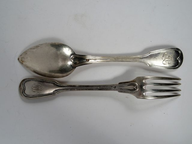 10 couverts et 2 fourchettes à dessert en argent, poinçon Minerve, mod