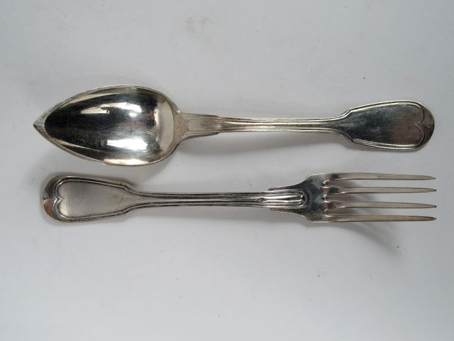 10 couverts et 2 fourchettes à dessert en argent, poinçon Minerve, mod