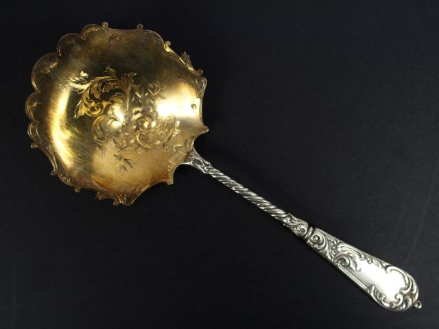 Pelle à fraise et une pelle à sucre Napoléon III en argent et vermeil,
