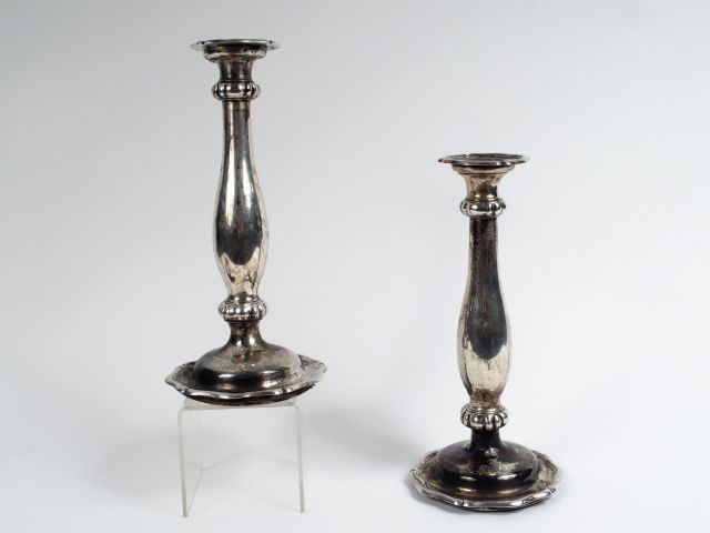 Paire de bougeoirs en argent XIXème, monogrammés. Poids : 640 g