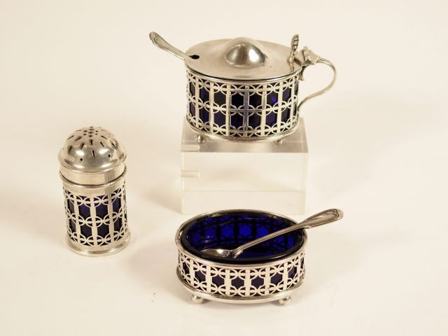 MAPPIN AND WEBB. Garniture de table en argent comprenant deux différen